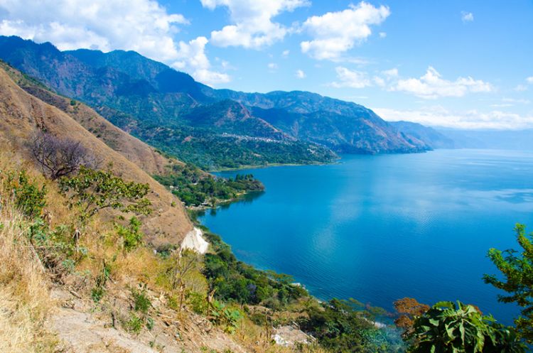 بحيرة أتيتلان - Lake Atitlan في غواتيمالا