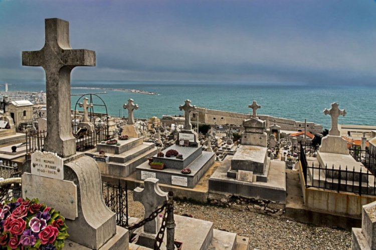المقبرة البحرية