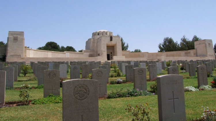 المقبرة البريطانية في نورماندي