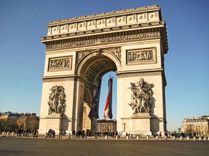 قوس النصر في باريس - فرنسا | سائح