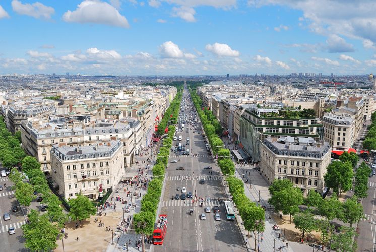 شارع الشانزليزيه في باريس