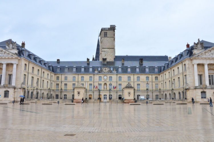 قصر الدوقات في مدينة ديجون فرنسا