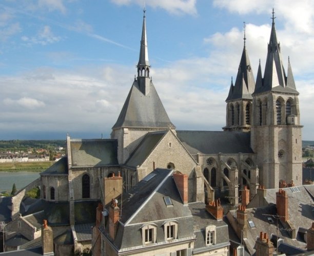كنيسة القديس نيكولاس في مدينة بلوا الفرنسية