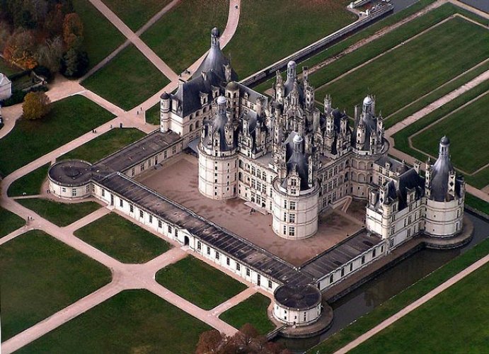 قلعة شامبور في فرنسا