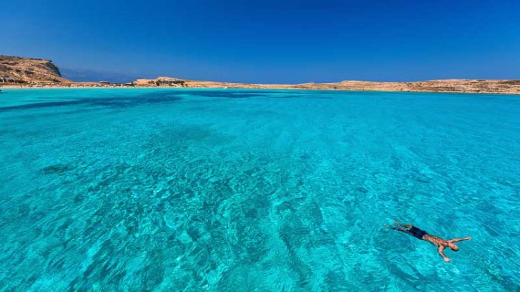 شاطئ نيسي في قبرص