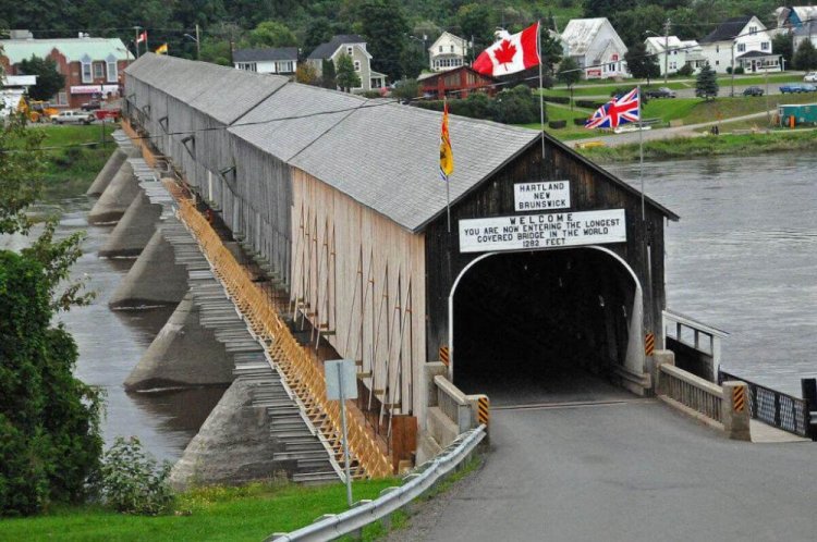 جسر هارتلاند المغطاة Hartland Covered Bridge