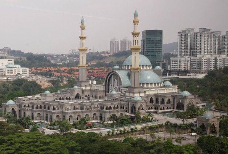 مسجد ولاية في كوالالمبور ماليزيا