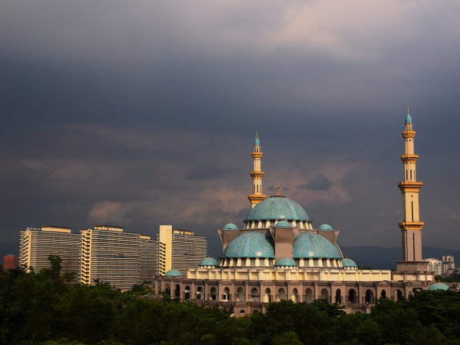 مسجد ولاية في كوالالمبور ماليزيا