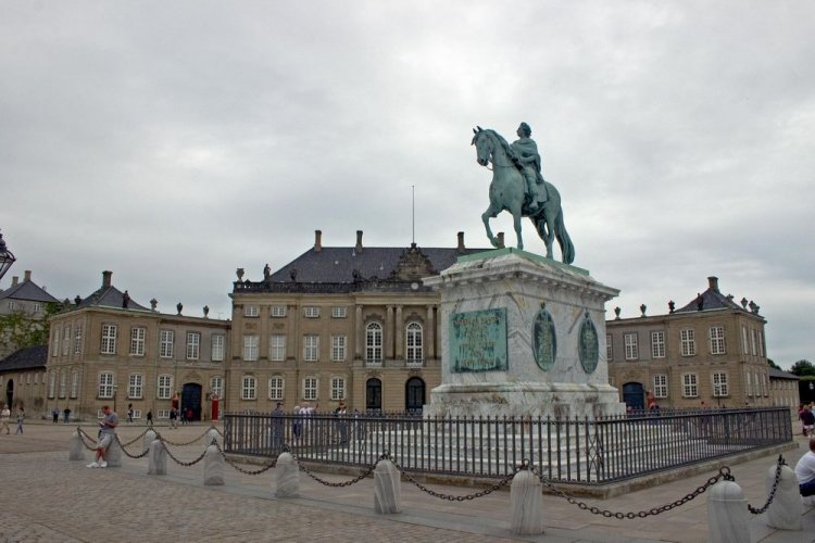  قصر املينبورج في كوبنهاجن - الدنمارك