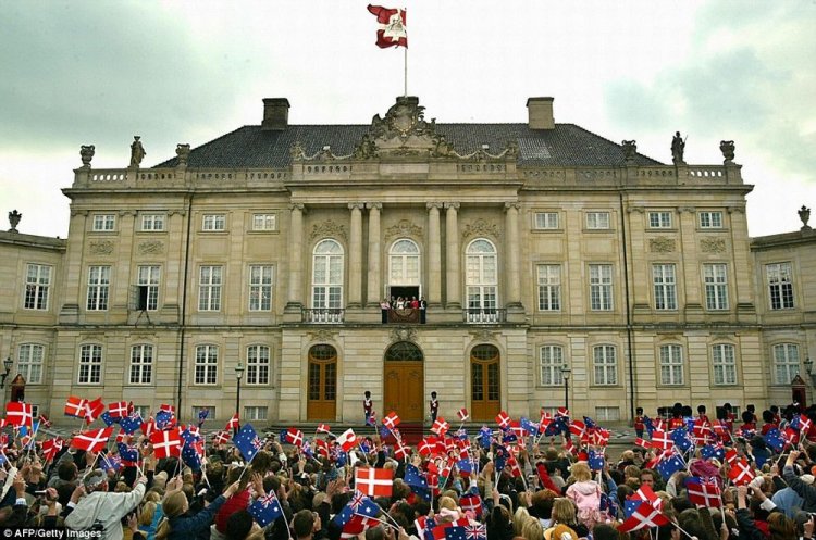  قصر املينبورج في كوبنهاجن - الدنمارك