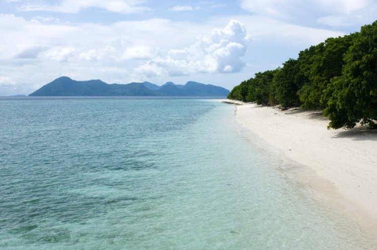 شاطئ جزيرة بولا بوم بوم في ماليزيا