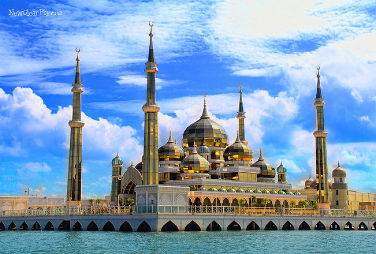 مسجد الكريستال في ماليزيا سائح