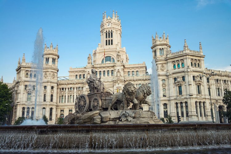 بلازا دي سيبيليس - Plaza de Cibeles - مدريد