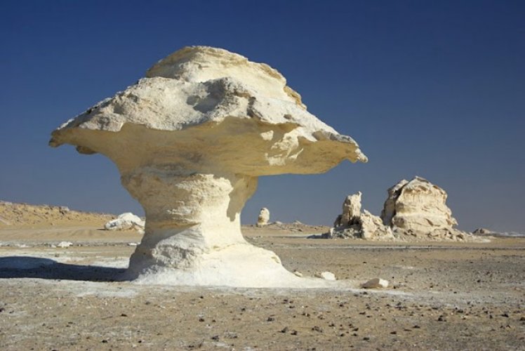 انفجار نووي رائع في الصحراء البيضاء
