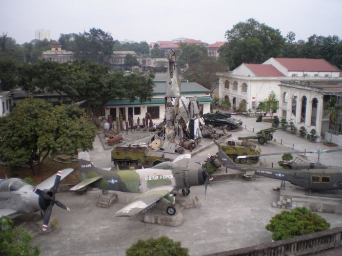 متحف التاريخ الحربي في هانوي - فيتنام
