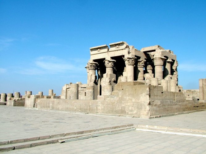 معبد كوم أمبوفي أسوان - مصر