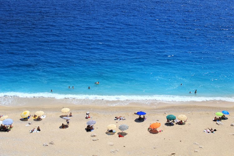 شاطئ كابوتاس في أنطاليا تركيا