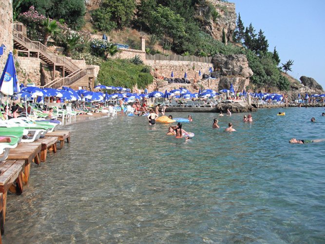 شاطئ مرمرلي في أنطاليا تركيا