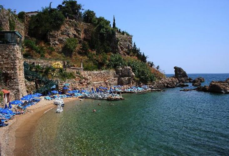 شاطئ مرمرلي في أنطاليا تركيا