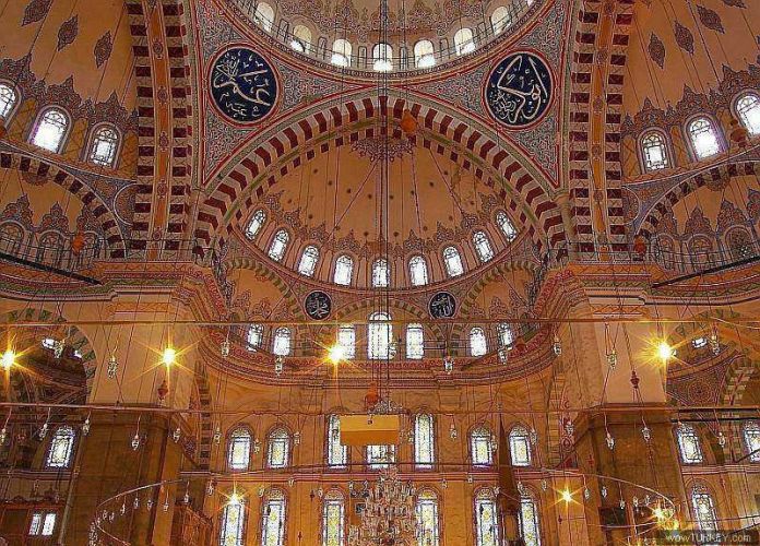 داخل مسجد السلطان محمد الفاتح اسطنبول تركيا