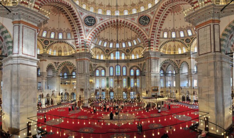 داخل مسجد السلطان محمد الفاتح اسطنبول
