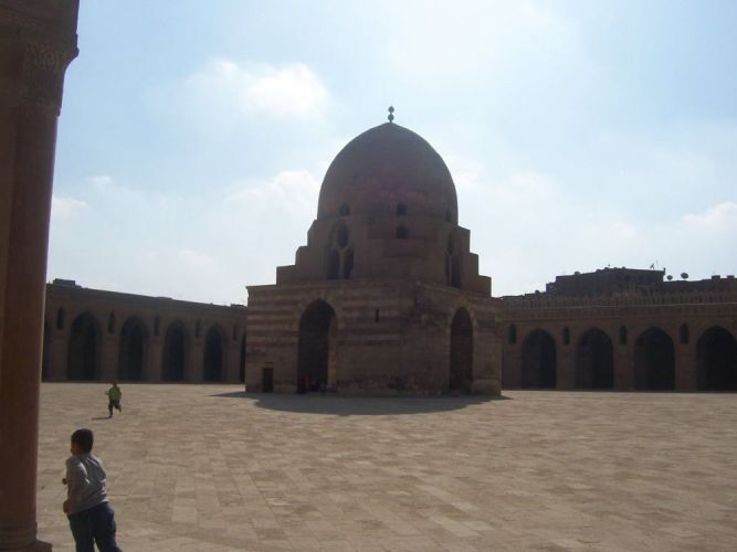 جامع أحمد بن طولون في القاهرة