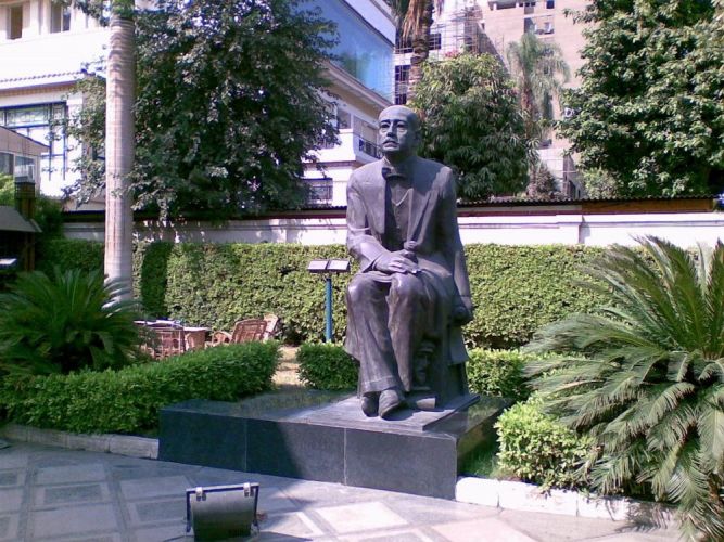 تمثال احمد شوقي في القاهرة - مصر