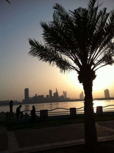 كورنيش الغوص في البحرين بالليل