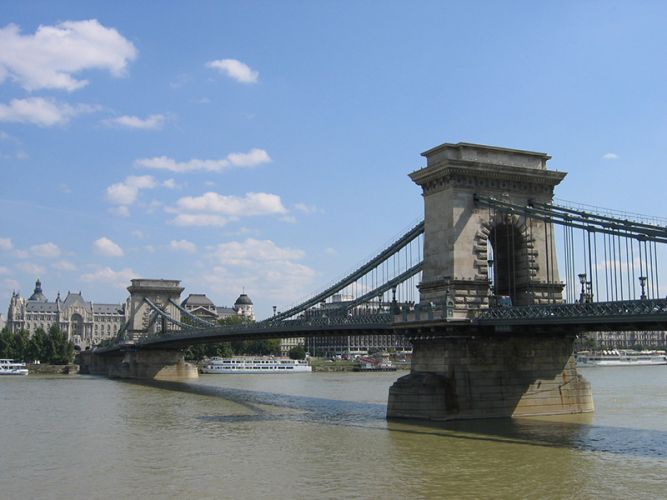 جسر السلسلة في بودابست