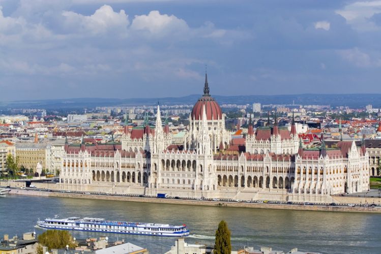مبنى البرلمان في بودابست