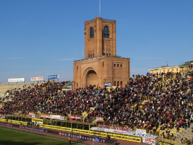 ملعب ريناتو دالارا في بولونيا - إيطاليا 