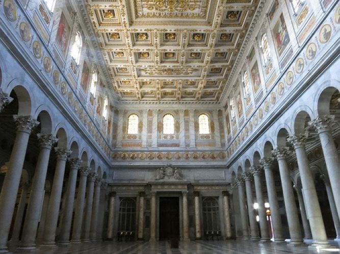 كنيسة القديس بولس فى الداخل في روما