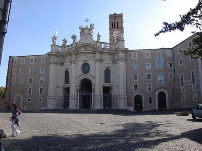 كنيسة سانتا كروتش في روما - إيطاليا