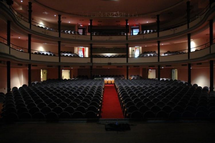 قاعة مسرح امبرا جوفينيلي