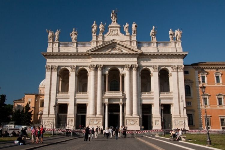 كاتدرائية القديس يوحنا اللاتراني في روما ايطاليا