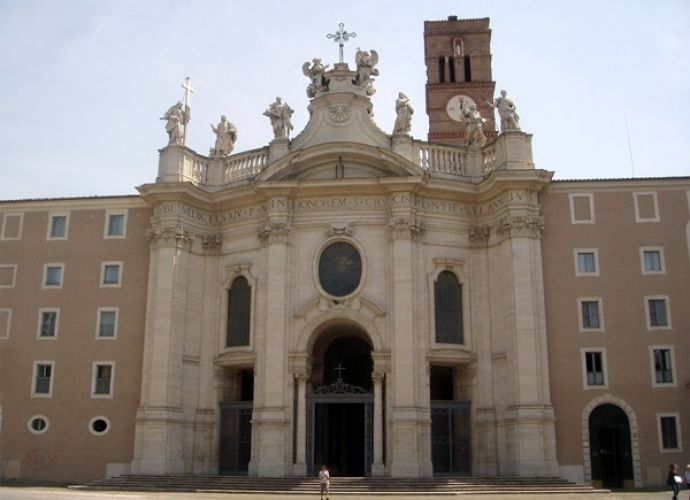 كنيسة سانتا كروتش في روما - إيطاليا