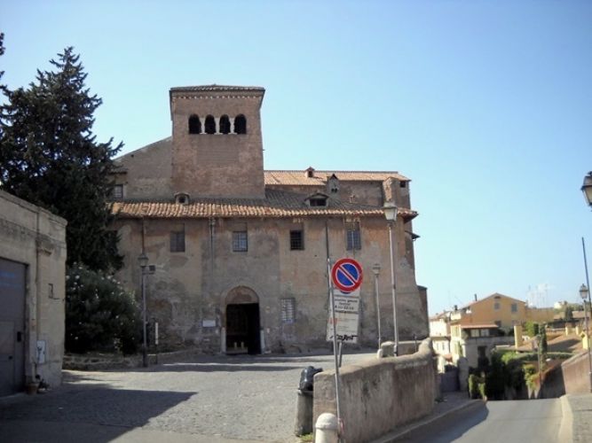 كنيسة سانتي كواترو كوروناتي في روما