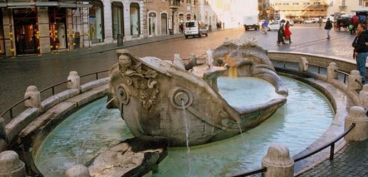 نافورة القارب في روما - ايطاليا