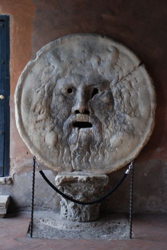 تمثال فم الحقيقة في روما