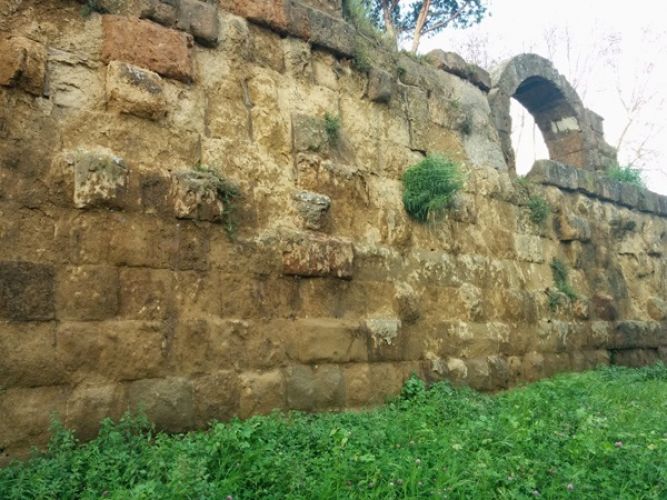 الجدار السرفياني في روما