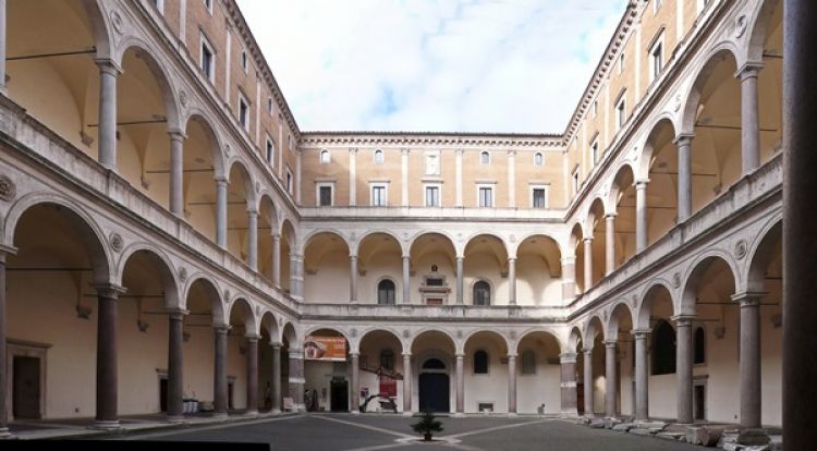 قصر فارنيزي في روما - إيطاليا