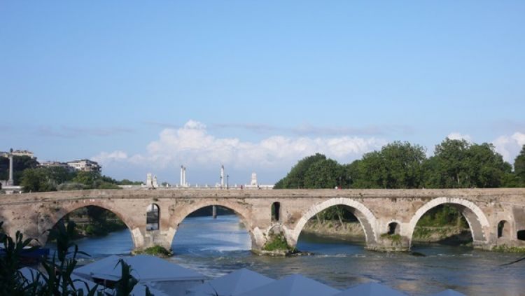 جسر ميلفيو