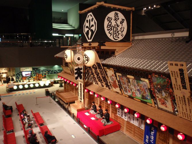متحف إيدو طوكيو في اليابان بالليل