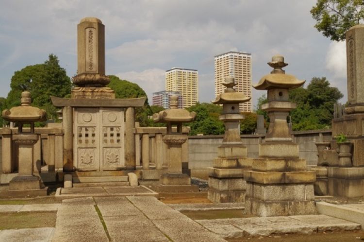 مقبرة ياناكا في طوكيو - اليابان