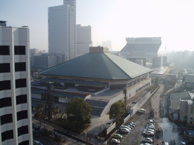 ملعب كوكو غيكان للسومو ‫في طوكيو - اليابان‬