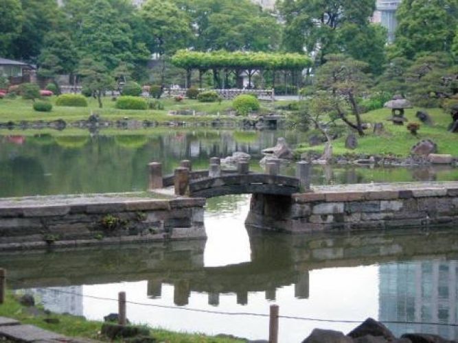 حديقة کيو شيبا ريکيو ‫في طوكيو - اليابان‬