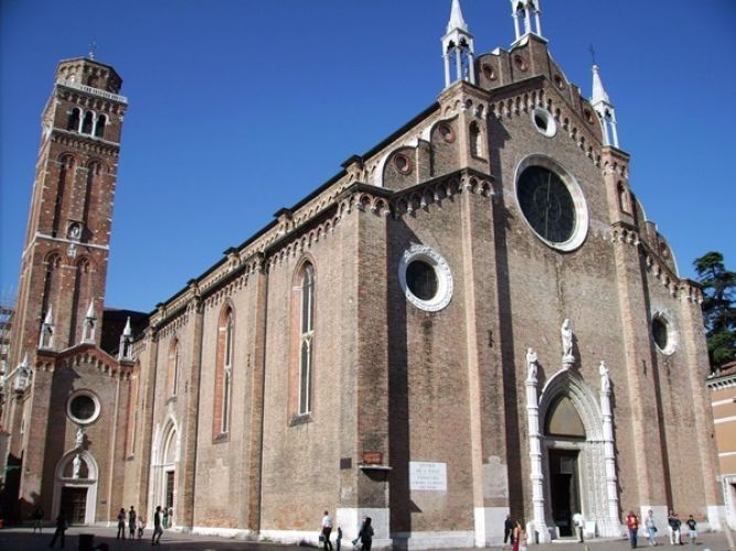 كنيسة سانتا ماريا جلوريوسا دي فراري في فينيسيا