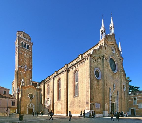 كنيسة سانتا ماريا جلوريوسا دي فراري