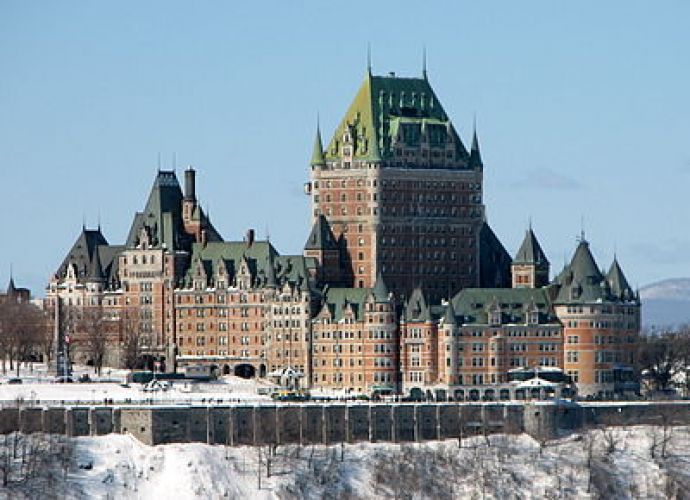 قصر فرونتناس في كيبيك - كندا