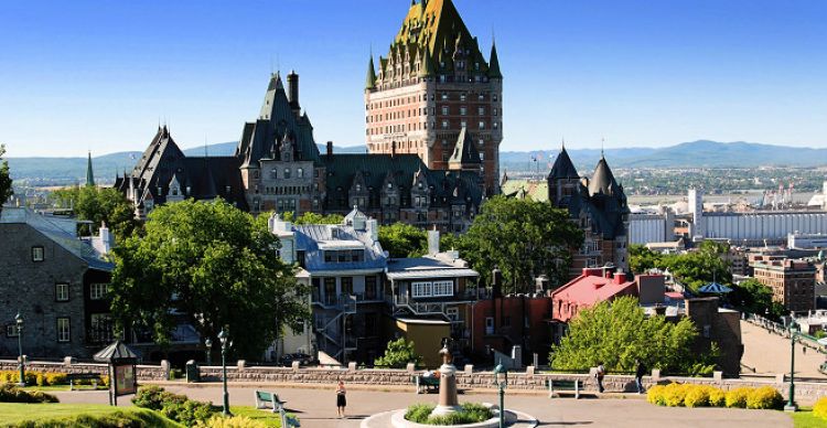 قصر فرونتناس في كندا
